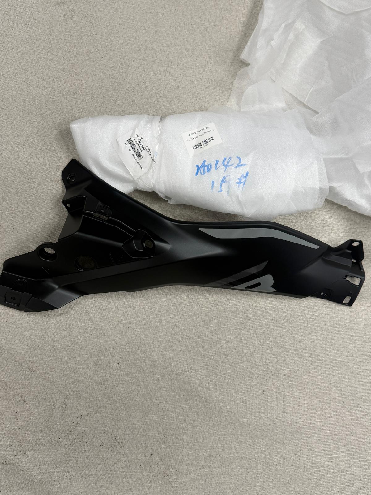 İÇ DİZLİK HAVALANDIRMA EKİ SOL (SRK450-RA)