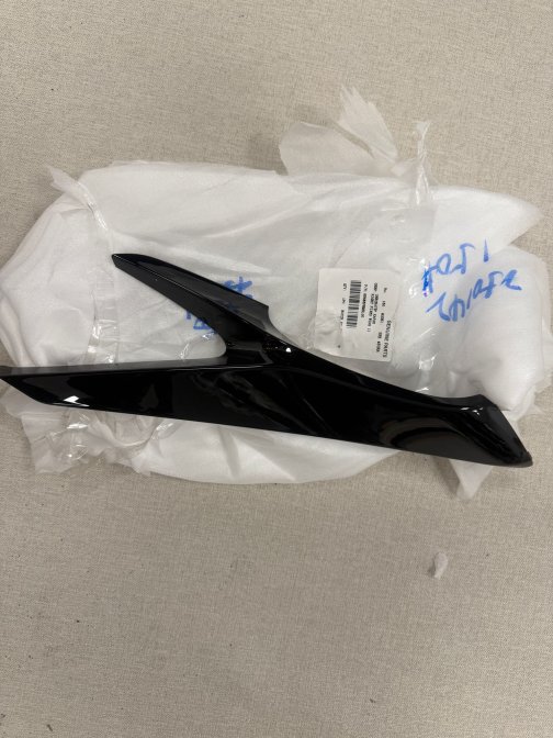 İÇ DİZLİK HAVALANDIRMA EKİ SAĞ (SRK450-RA)