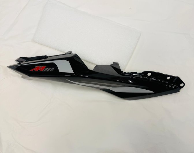 ARKA YAN PANEL SAĞ SİYAH (M250)